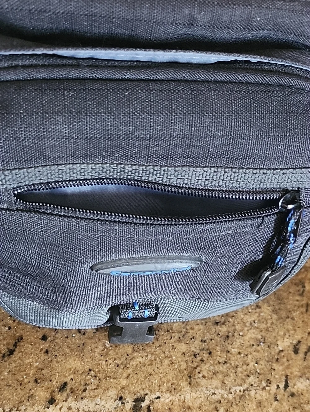 Samsonite branded compact